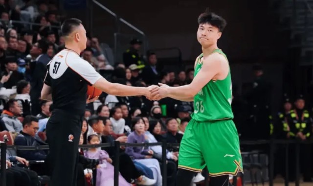 九游体育下载-鄢手骐全场6投5中、三分3中3砍下15分2篮板3助攻2抢断