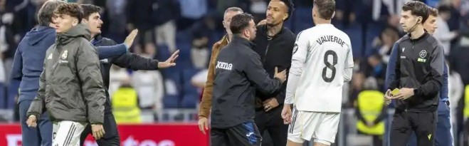 九游体育注册登录-联赛两连败！皇马内讧升级，队内互相争吵，权威媒体爆狠料|圣地亚哥-伯纳乌足球场|皇家马德里|赫塔费|米兰冬奥会|更衣室_新浪体育_新浪新闻