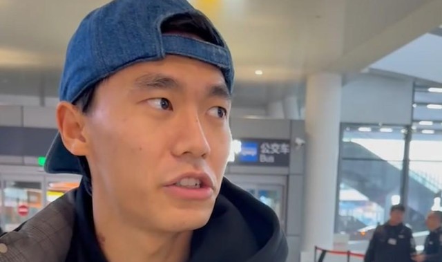 胡荷韬：感谢球迷前来接机，因为有他们我们才更有动力